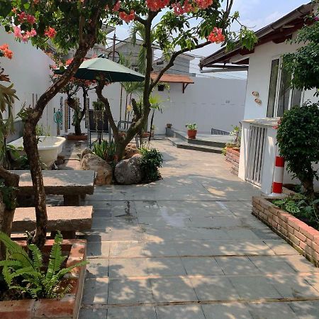 Villa Rumah Ibu Dago Bandung Buitenkant foto