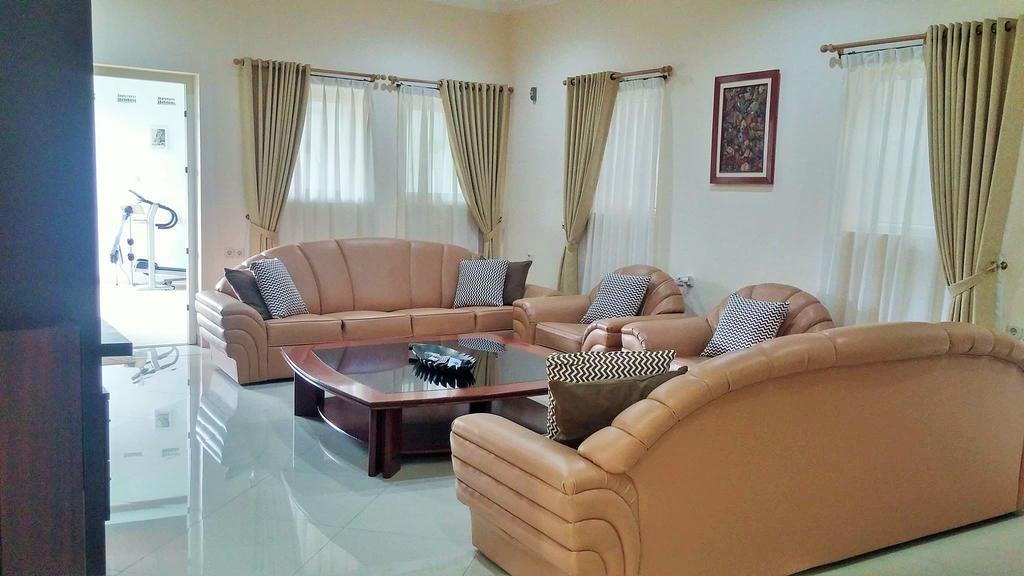 Villa Rumah Ibu Dago Bandung Buitenkant foto
