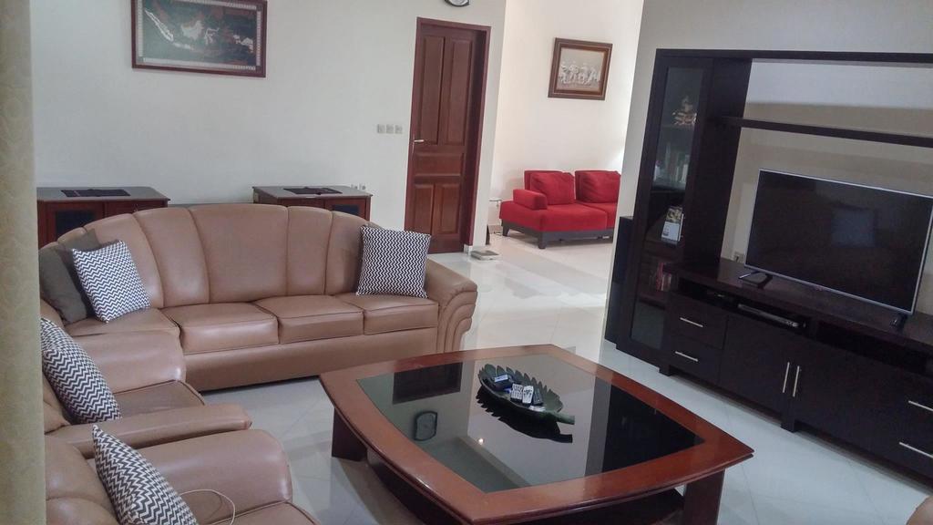 Villa Rumah Ibu Dago Bandung Buitenkant foto
