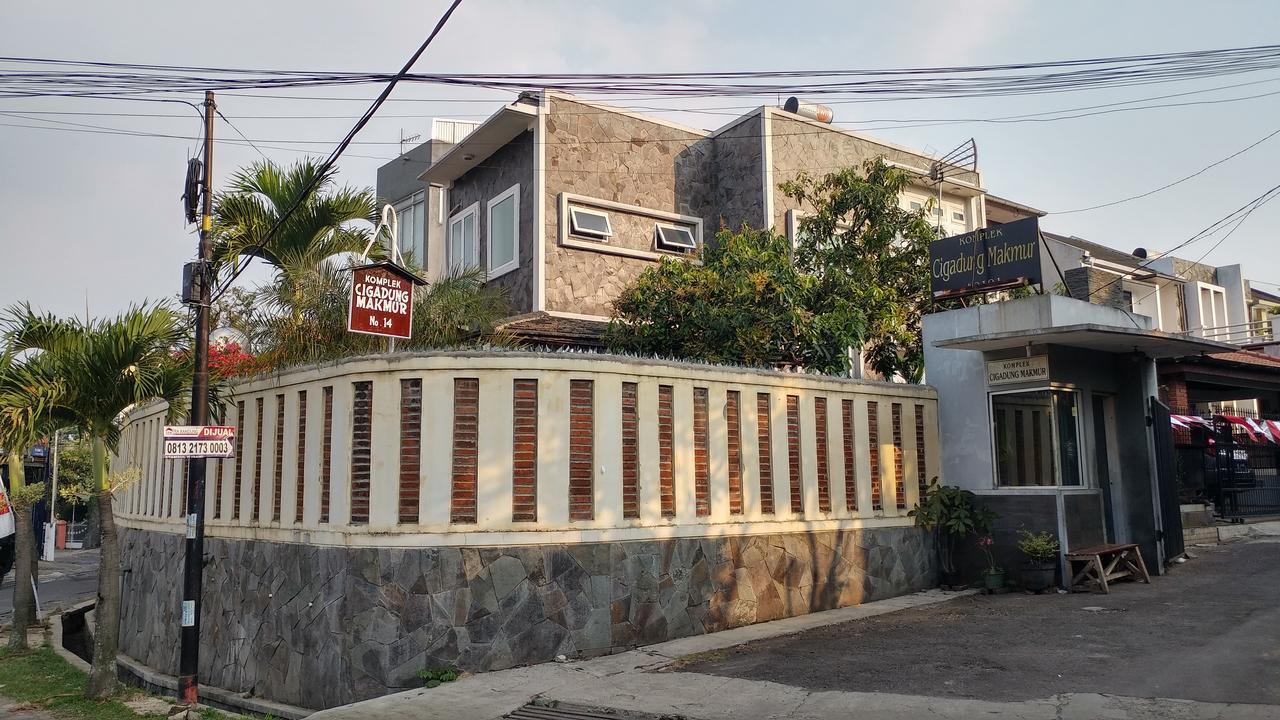 Villa Rumah Ibu Dago Bandung Buitenkant foto