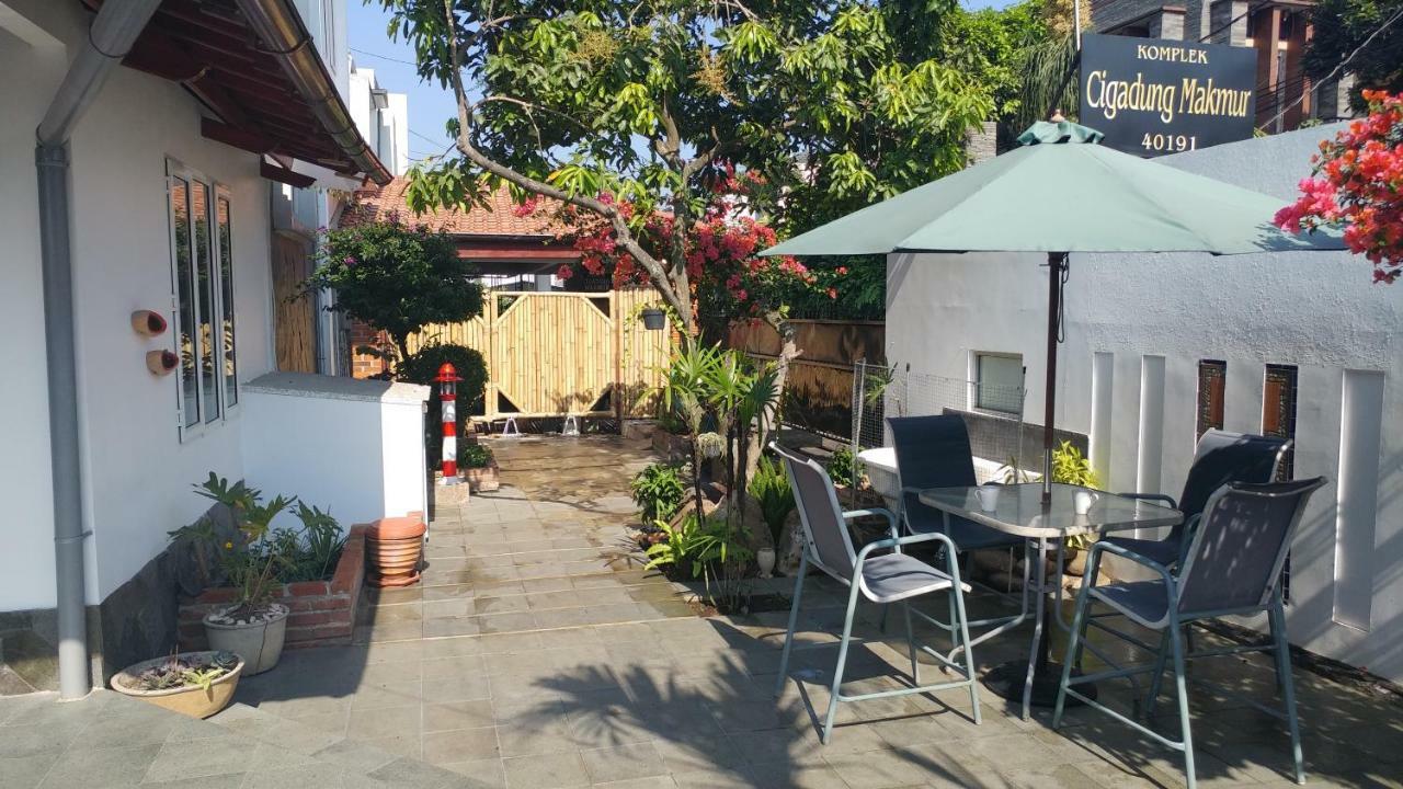 Villa Rumah Ibu Dago Bandung Buitenkant foto