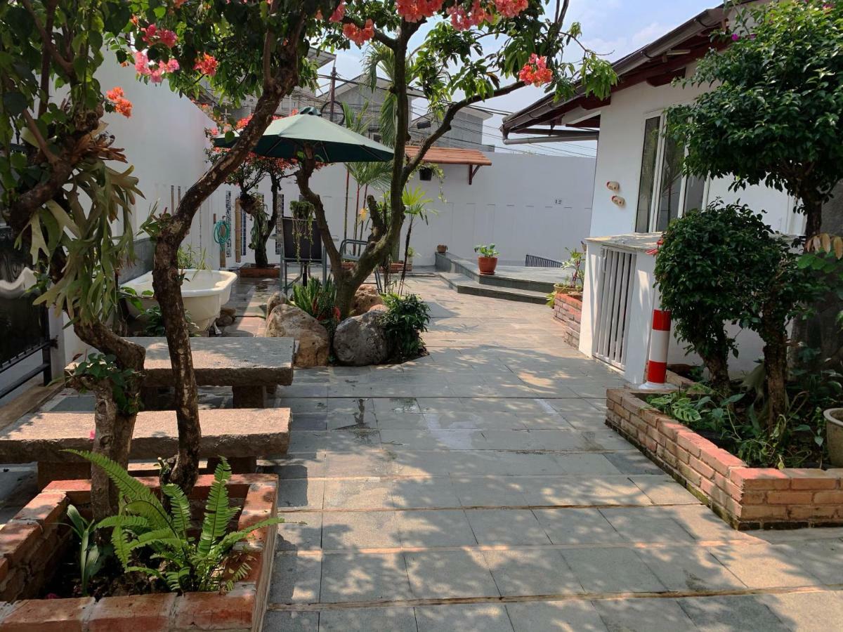Villa Rumah Ibu Dago Bandung Buitenkant foto