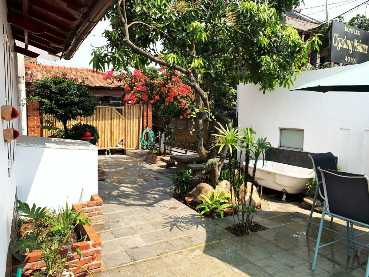 Villa Rumah Ibu Dago Bandung Buitenkant foto
