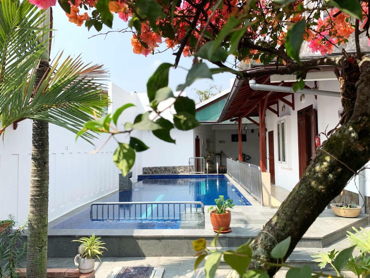 Villa Rumah Ibu Dago Bandung Buitenkant foto
