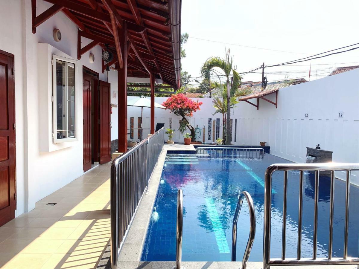 Villa Rumah Ibu Dago Bandung Buitenkant foto